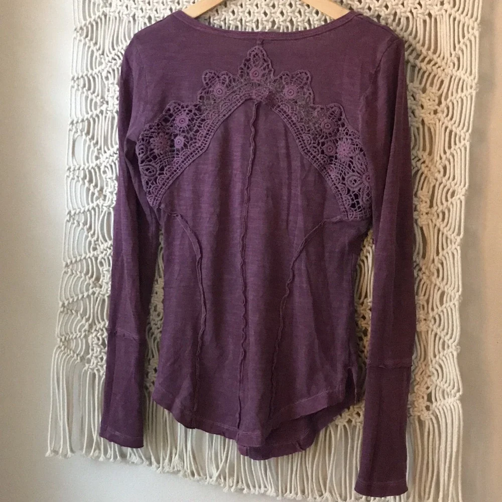 Free People 🌺purple long sleeve scoop neck fitted blouse XS